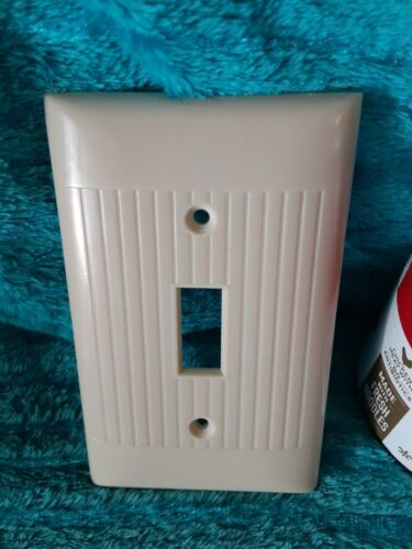 Vintage 60s Sierra Ribbed Mid Century Deco Switch Cover Wall Plate - Picture 2 of 9