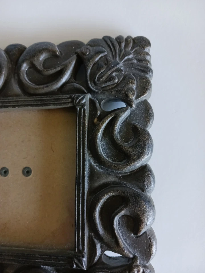 Marco cuadrado pesado de resina ornamentada Foto 2 de 3