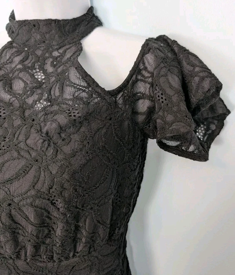 Mameluco de encaje negro BCBGeneration para mujer 0 pantalones cortos de hombro frío forrados cremallera trasera Foto 2 de 4