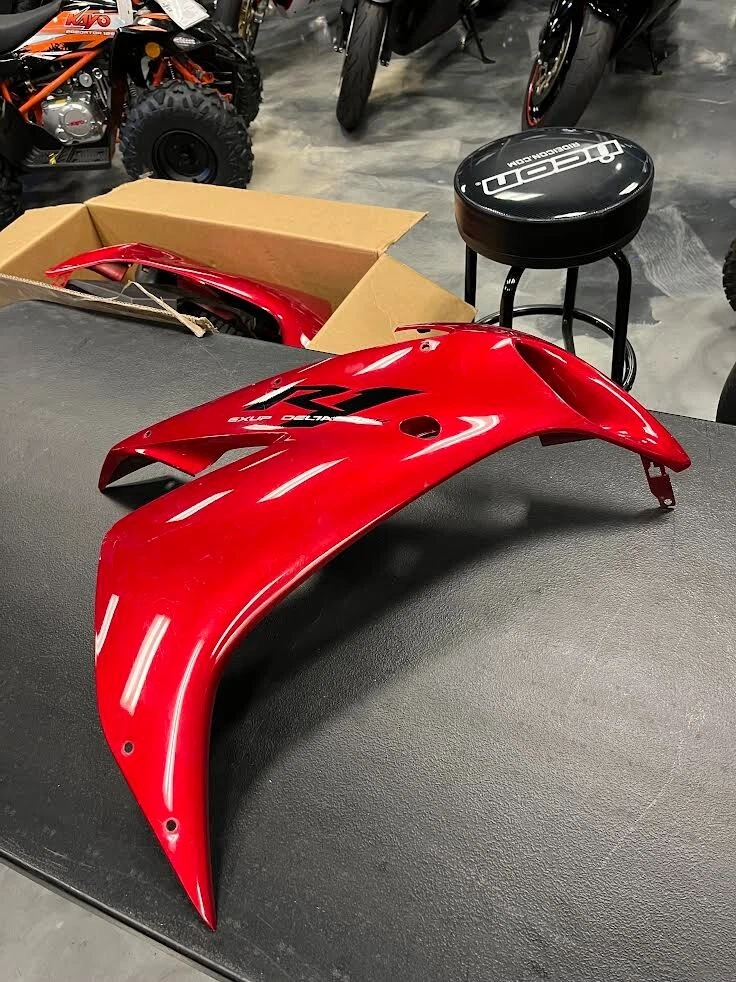 04 06 YAMAHA YZF R1 OEM LEFT MID UPPER SIDE FAIRING COWL RED 5VY