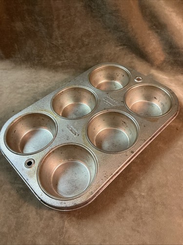 Vintage 1950s silver beauty Ekcoloy six muffin tin pan satiny texture