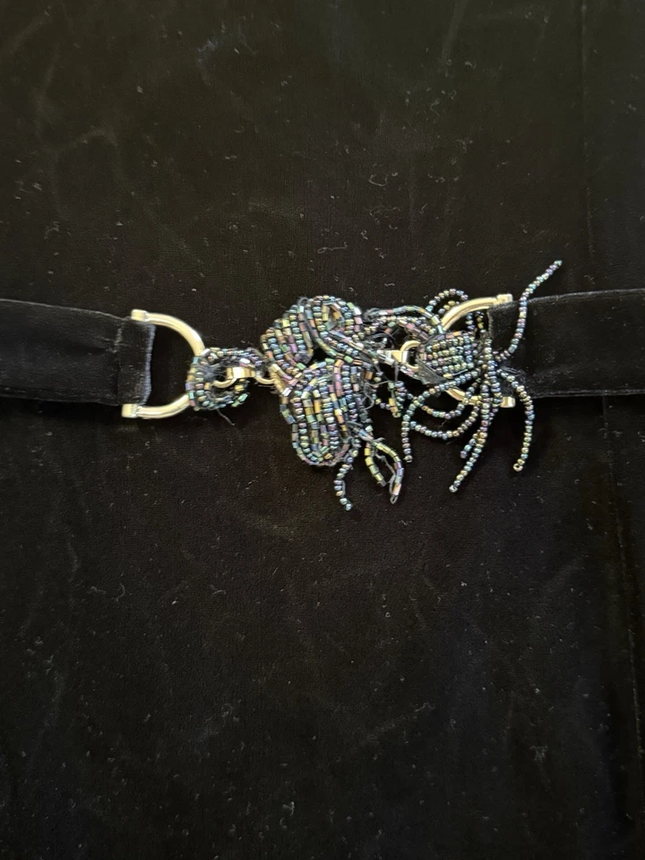 Vestido maxi Scarlett preto veludo frisado gótico bruxa Morticia tamanho M/L fenda alta - Imagem 2 de 4