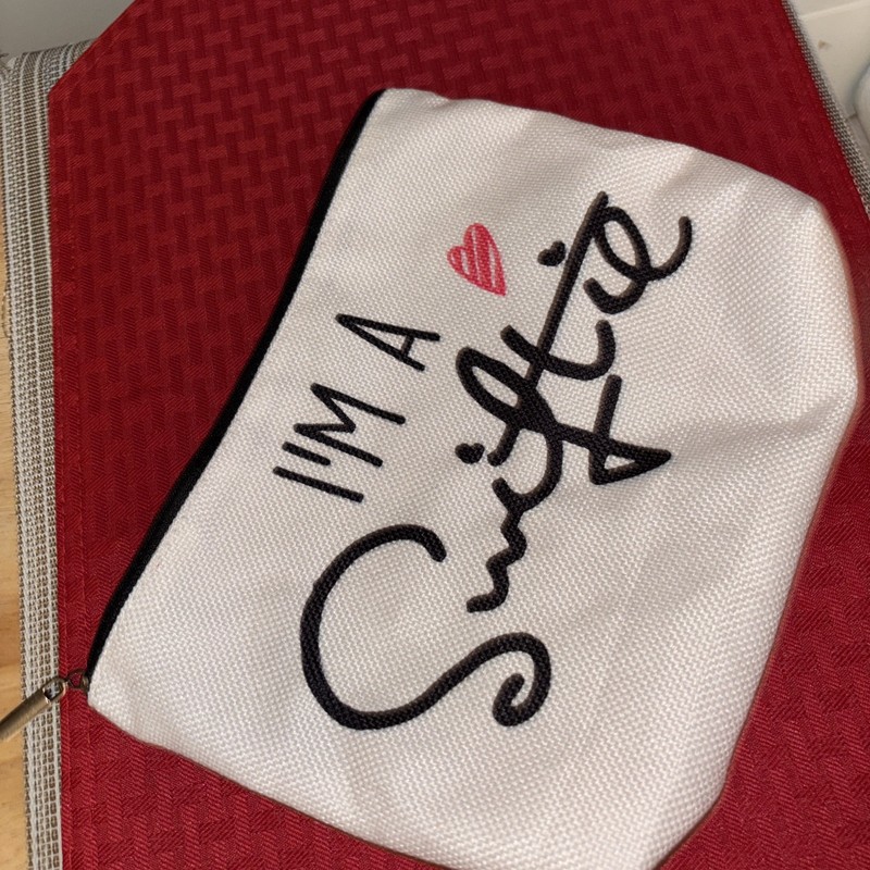 😎Taylor Swift Fan “I’m A Swift”  Zip up Makeup Access.  Bag  $3 FREE US SHIP