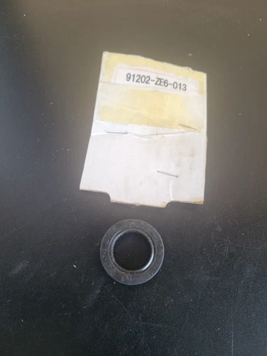 Honda Original Equipment Oil Seal (22X35X6) - 91202-ZE6-013/ Location Bin 026