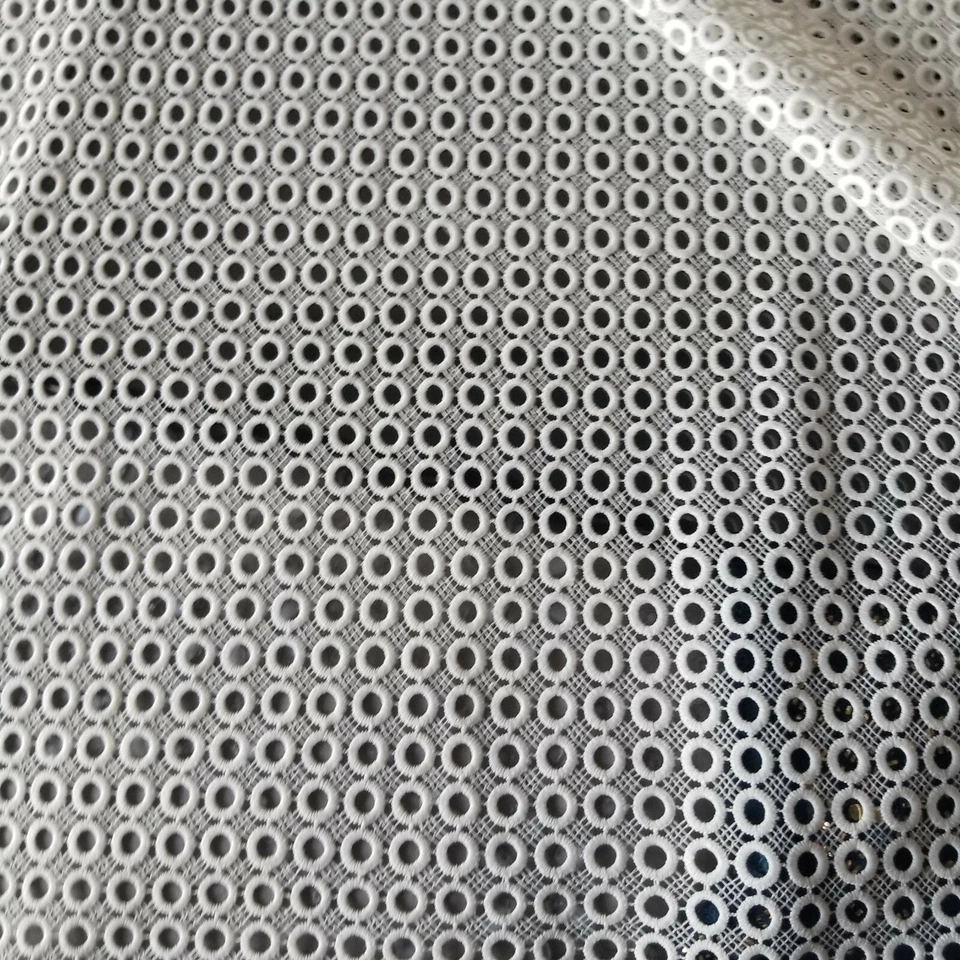 Anillos pequeños geométricos de encaje blanco calado - ¡Suave, hermoso! ¡Exceso de existencias de Tahari! Foto 2 de 3