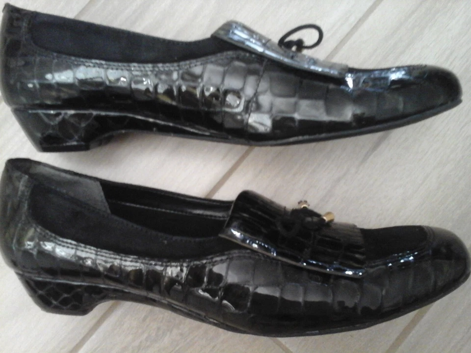 Ros Hommerson Black Croc Embossed Patent Leather Low Heel Loafer        Size 8N - Image 4 of 4