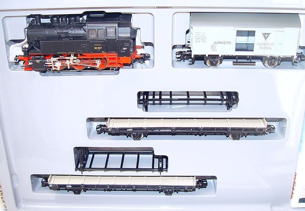 Marklin HO 1:87 WWII German Luftwaffe LOCOMOTIVE 2x JUNKERS