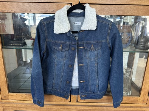 NWT EPIC THREADS JEAN DENIM EMBROIDERED TIGER HEROES VS. HEROES SHERPA COLLAR SM - Picture 2 of 5