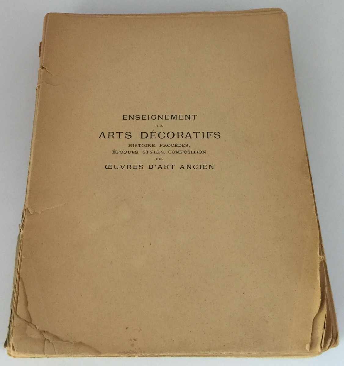 ENSEIGNEMENT DES ARTS DECORATIFS/ OEUVRES D'ART ANCIEN/ LEON
