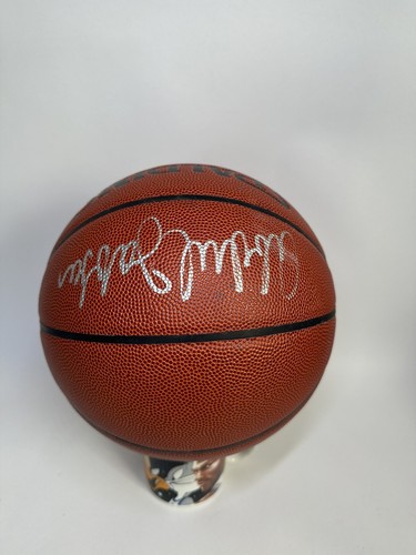 Kareem Abdul Jabbar Autographed Basketball Not Authenticated - Picture 6 of 9