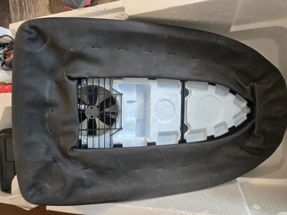 1980'S NIKKO PIRATE HOVERCRAFT 1:6 RADIO CONTROL WITH BOX AND INSTRUCTIONS - Image 4 of 4