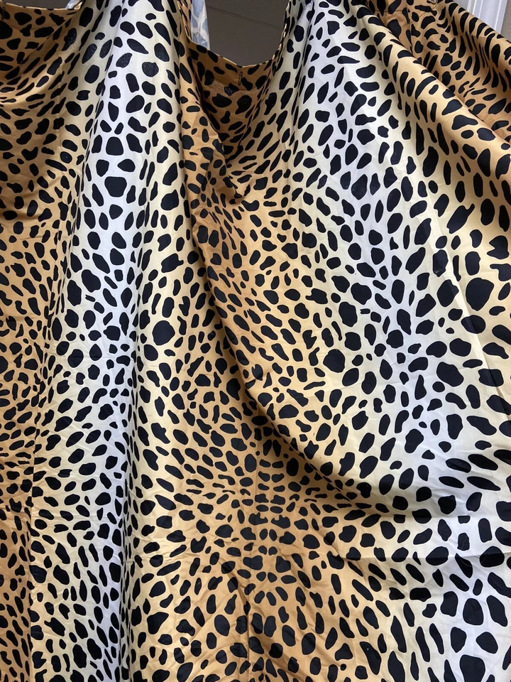 Mainstays Cortina de Ducha Leopardo y Cortina de Ducha Cebra Lote de 2 Usados Foto 3 de 4