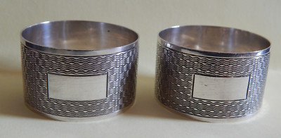 PAAR MOTORGEDREHTE GEPUNZTE SILBER SERVIETTENRINGE ~ EMILE VINER 1949 ~ 38,9 g