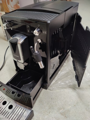 Nivona CafeRomatica 646 Glanz Nachtschwarz/Chrom 8 Tassen Kaffeevollautomat