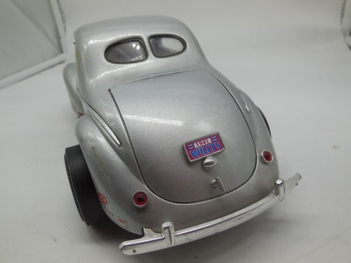 AU7 ROAD SIGNATURE Die-Cast Collection 1:18 Scale Silver 1941 Willys Coupe - Picture 6 of 8