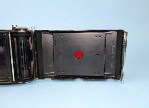 Post-war Zeiss Ikon Nettar 515/16 folding camera with Novar f/4.5 75mm lens. - Picture 15 of 15