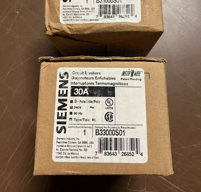 SIEMENS Circuit Breaker B33000S01 30A 240V 3P  Bolt on Shunt Trip NEW IN BOX