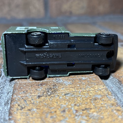 VTG ✅ Majorette ✅ Military Ambulance #255 ✅ Green Blue Lights ✅ 1990s 1:60 Scale - Picture 9 of 10