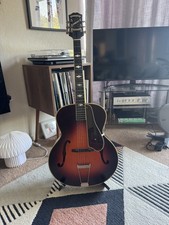 Epiphone Masterbilt De Luxe Archtop Electro Acoustic – Vintage Sunburst