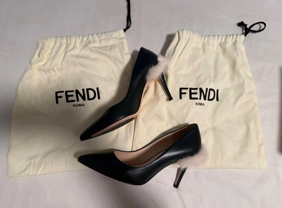 Zapatos de salón Fendi de cuero con ribete de piel Foto 3 de 4