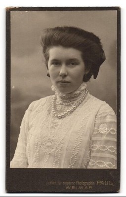Fotografie Paul, Weimar, Junge Dame mit moderner Frisur CDV /Kabinett-Foto