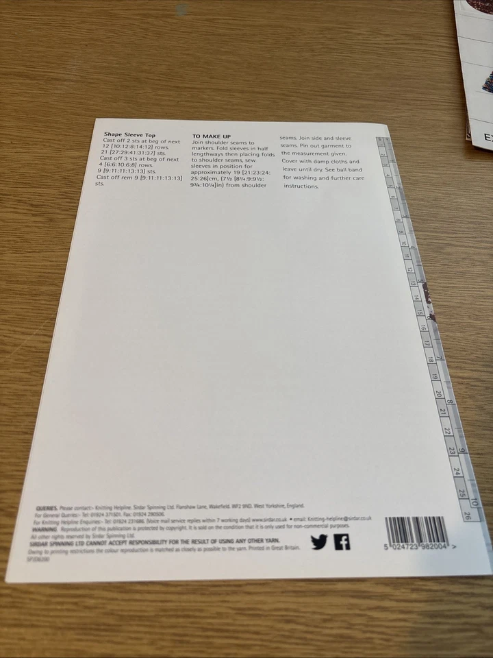 Sirdar 8200 knitting pattern ladies diamond eyelet sweater long or short sleeves - Image 4 of 4