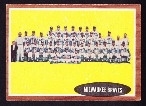 1962 TOPPS #158 MILWAUKEE BRAVES TEAM CARD W/AARON/MATHEWS/SPAHN