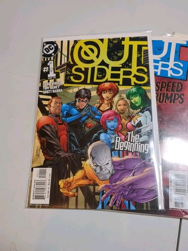 Outsiders #1,32-34 & 39 DC Comics 2010 (F6) - Picture 2 of 6