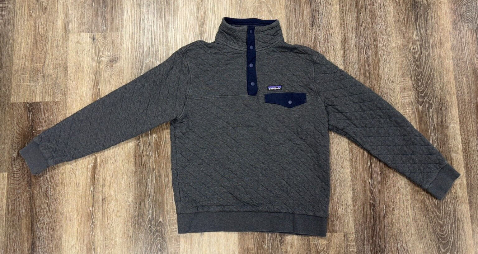 Pullover Patagoia Para Hombres Talla M Mediano Gris Oscuro Algodón Orgánico Acolchado a Presión T