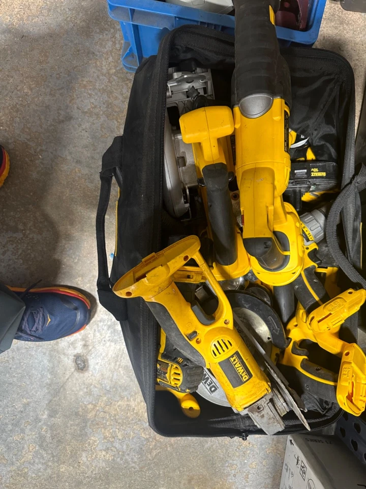 Bag of DeWalt tools - Image 2 of 2
