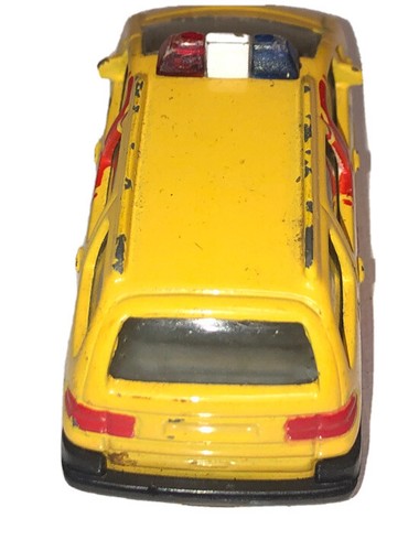 Vintage 1990s Diecast Toy Golden Wheels 1996 Ford Galaxy Yellow Ambulance - Picture 3 of 5