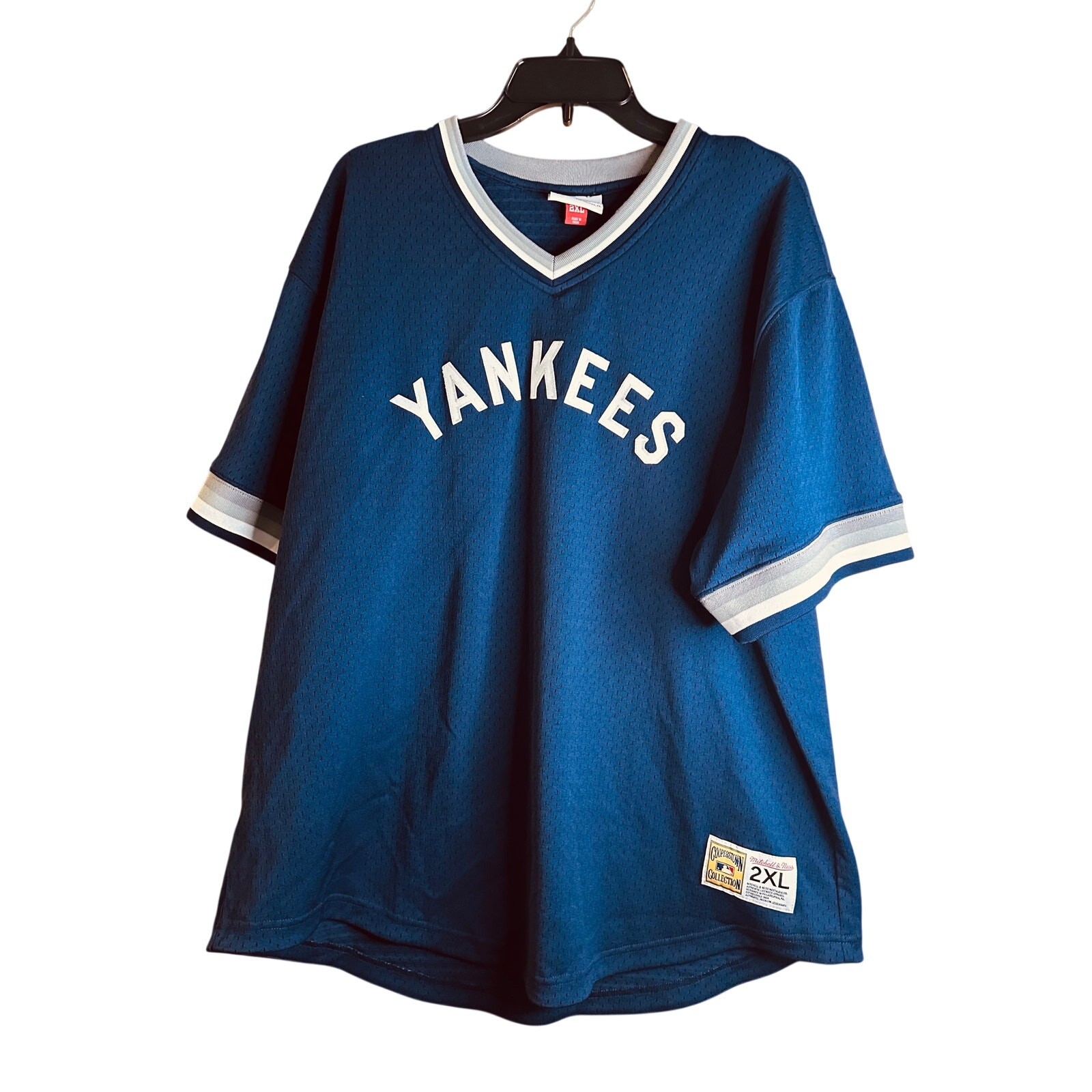 Mitchell & Ness MLB Men's Mesh V-Neck New York Yankees Jersey Size 2XL