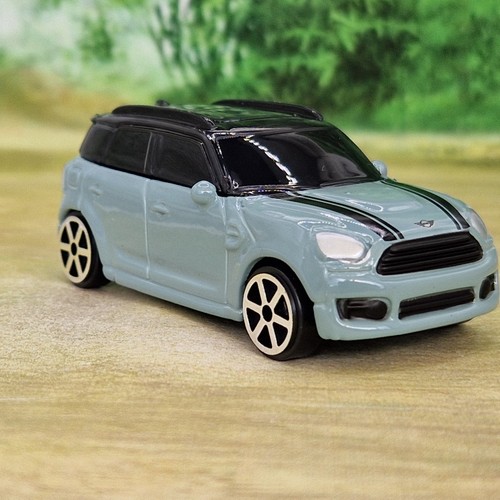 Mini Cooper Countryman Diecast Modell 1:64 (48) von Maisto - Top Zustand.