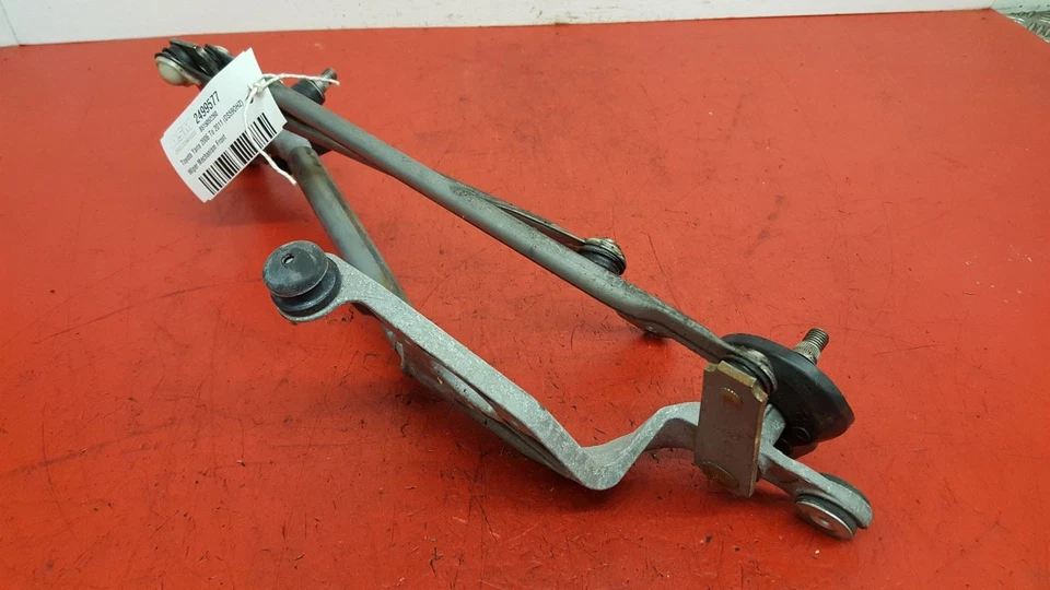 TOYOTA YARIS XP90 WIPER LINKAGE FRONT 5 DOOR 2010 - Imagem 3 de 3