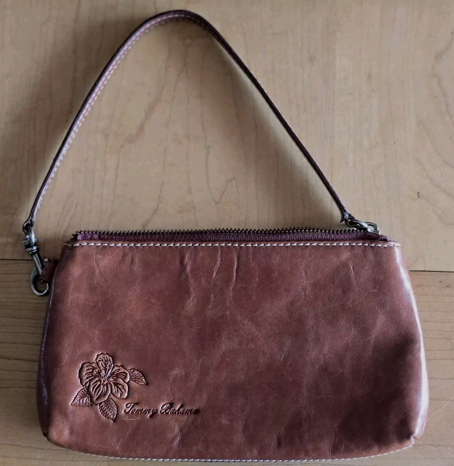 Muñequera Tommy Bahama de cuero marrón Foto 2 de 4