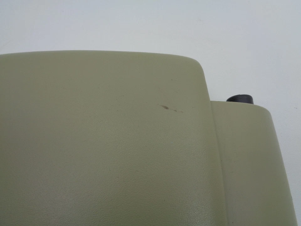 Кожаная крышка подлокотника в сборе бежевая для центральной консоли Volvo XC60 10–13 годов от оригинального производителя AK241139 - Изображение 3 из 4