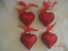 LOVELY SET 4 HEART SHAPED RED GLASS ORNAMENTS 2 Flocked Design 2 Gitter Design