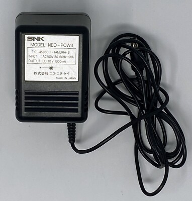 Adaptateur Secteur Neo Geo Pocket – SNK Officiel NEOP11020 – Neuf (Boîte Abîmée)