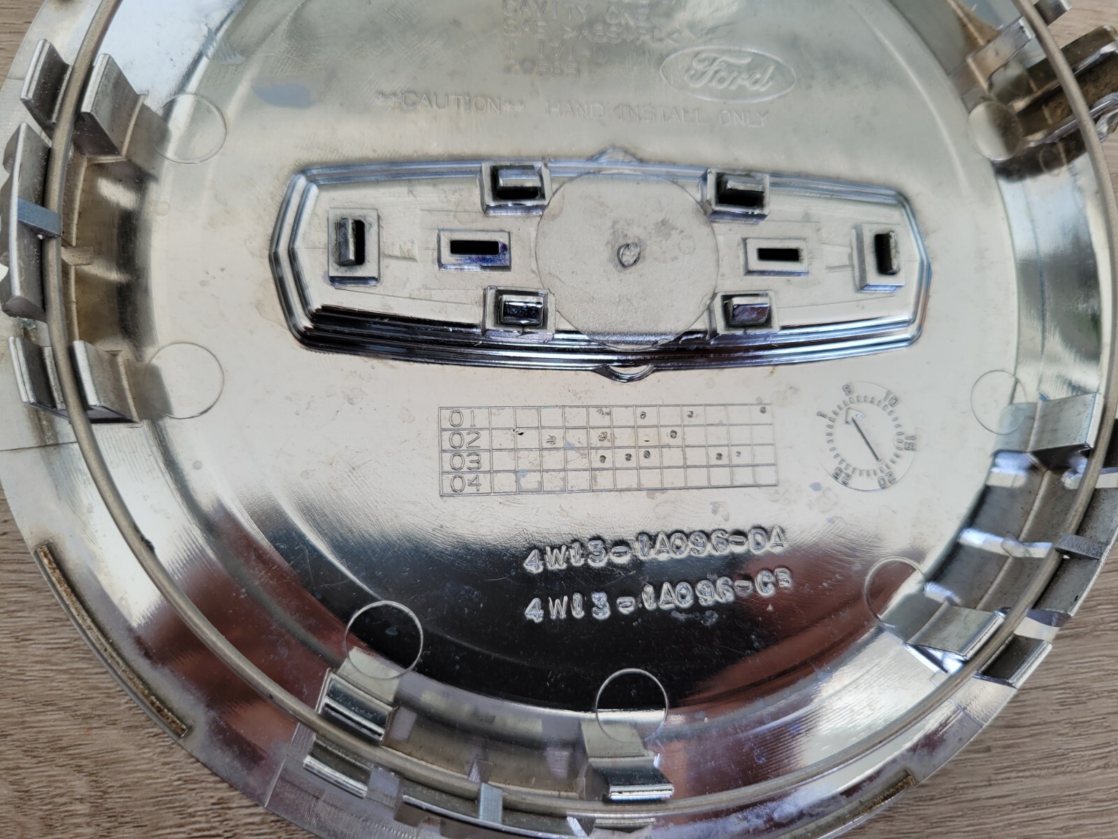 4 OEM FACTORY LINCOLN TOWN CAR CENTER CAPS CHROME WHEEL 4W131A096CA eBay