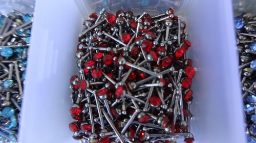 3er Set Colore Desiderato / Mix Cristallo Naso Spina Acciaio ~ 2x8 x0,8mm Spilli - Foto 8 di 16