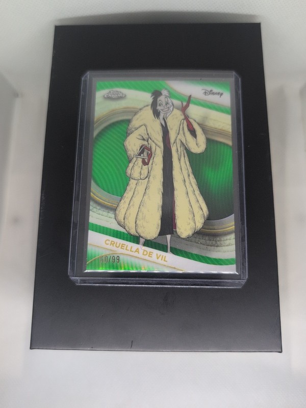 2025 Topps Chrome Disney CRUELLA DE VIL 101 Dalmations Green Refractor /99