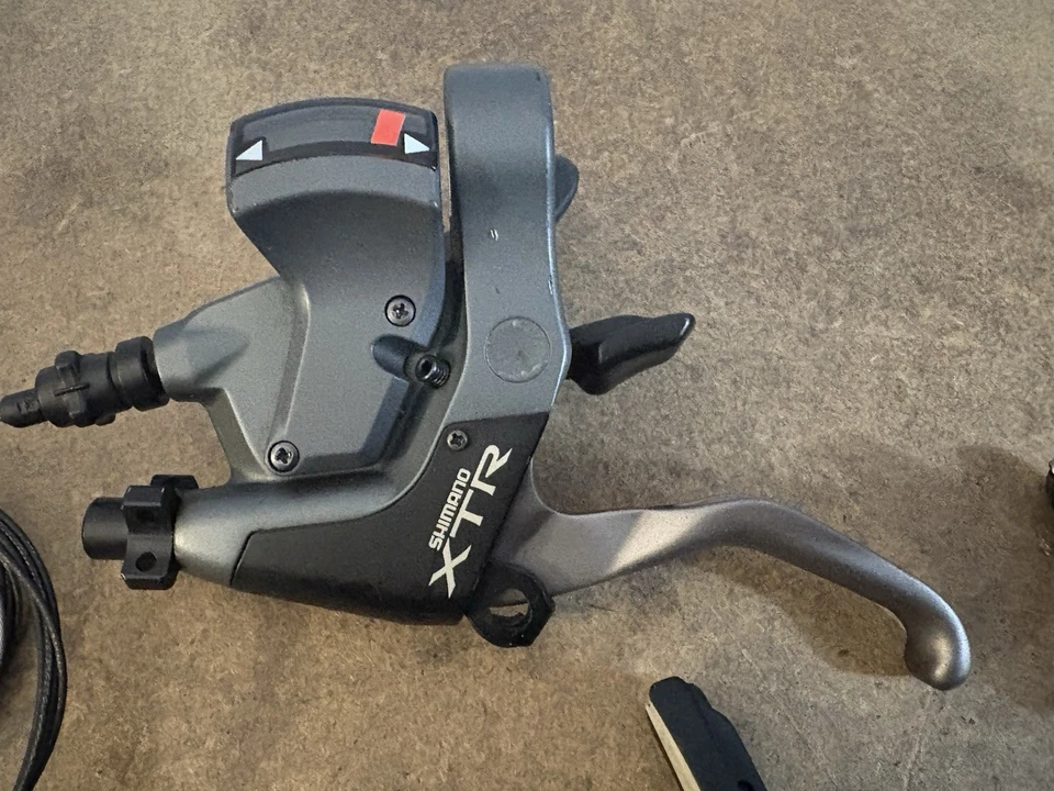 Vintage Shimano XTR M950 3 x 8 Speed Groupset Mountain Bike - Image 3 of 4