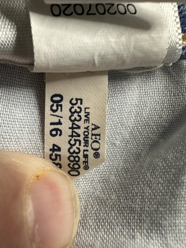 American Eagle Shorts Womens Large Blue Denim Shortie Distressed Raw Hem Summer - Image 3 of 4