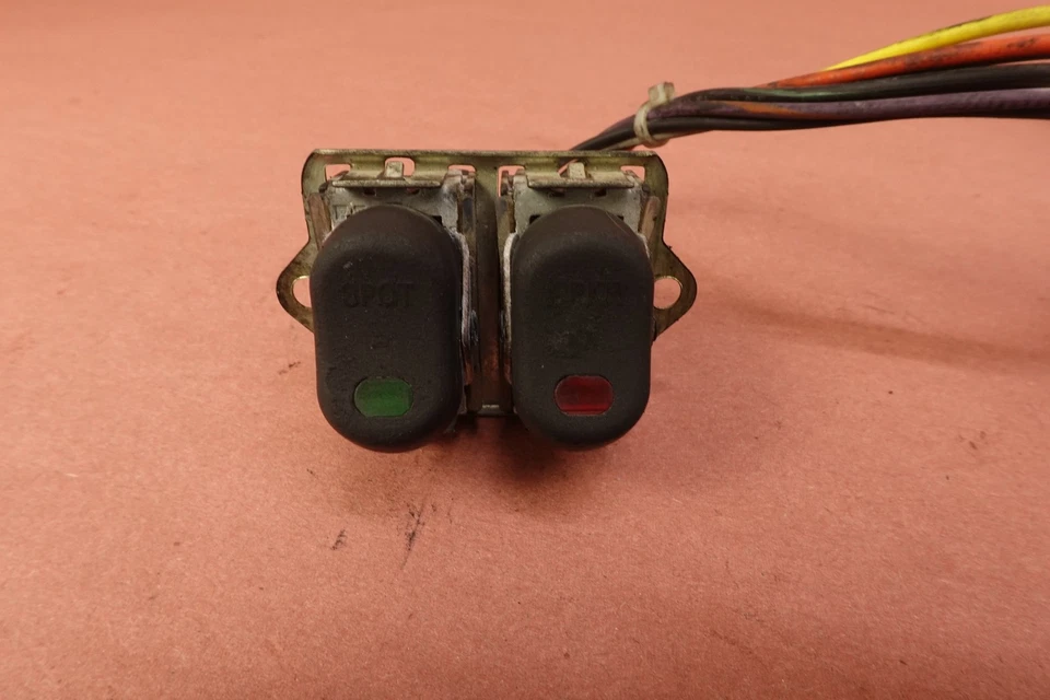 07-11 Harley Davidson FLHTCUI Electra Glide Ultra Classic INNER FAIRING SWITCHES - Image 2 of 4