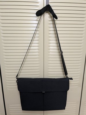 PKG Black Lap Top Large Tote Bag Many Compartments Over Shoulder Top Of The Line