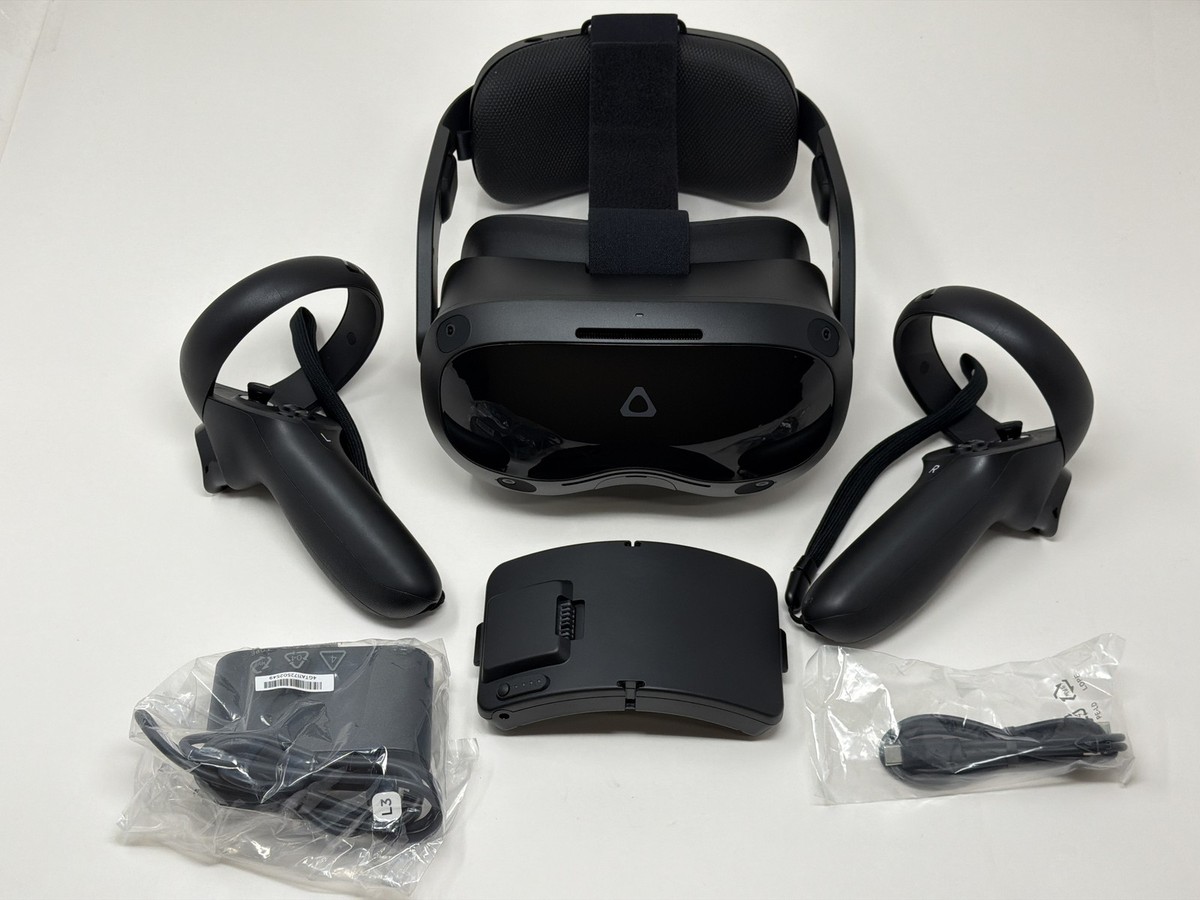 HTC Vive Focus 3 128GB 99HASY010-00 with 2 Controllers Black Open