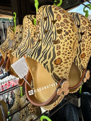 Disney Parks Animal Kingdom Mickey Print Crocs Adult M9 W11  display picture 2