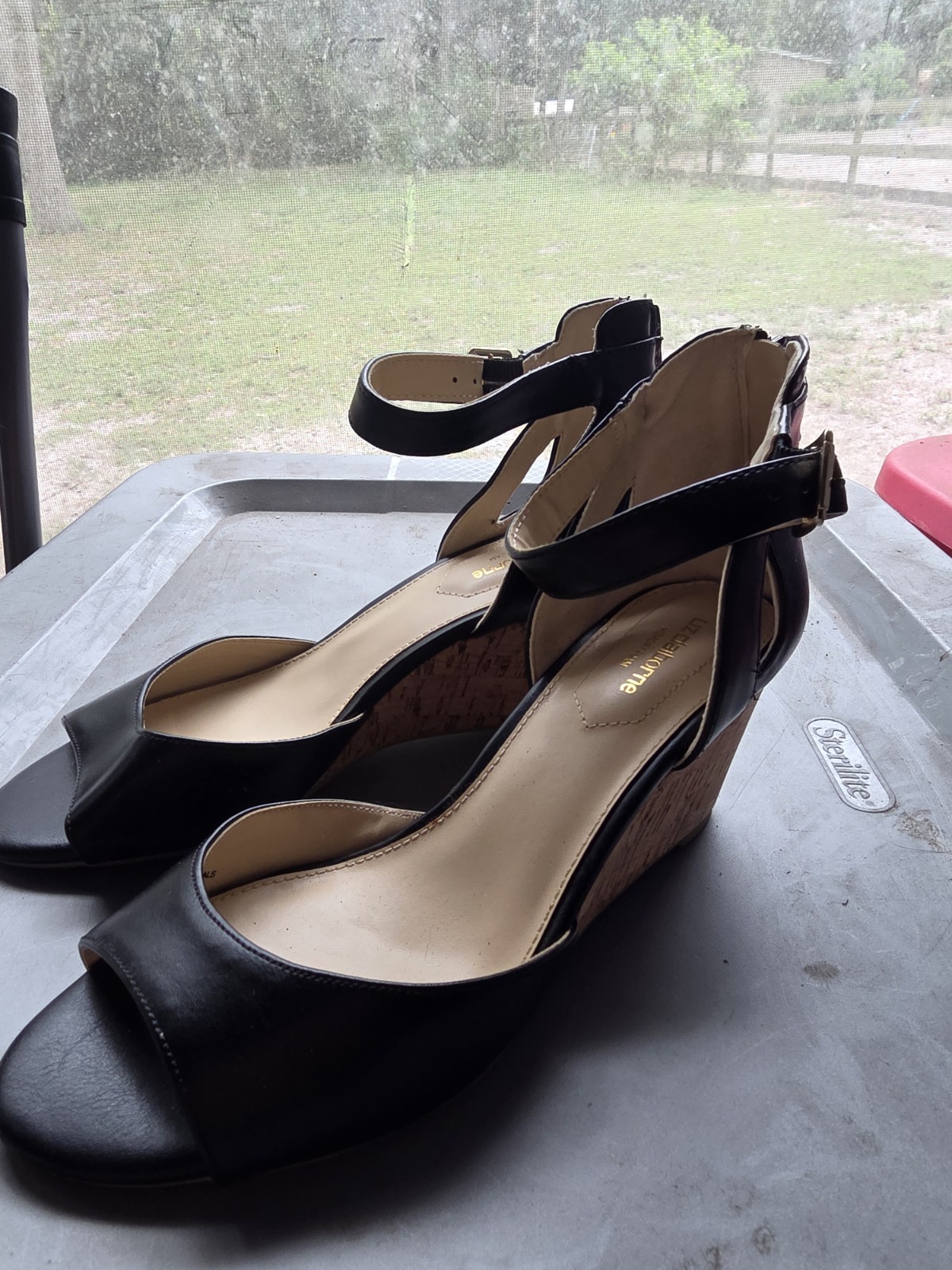 Liz Claiborne Women Hatcher Wedge Sandals /Memory Foam Size 8M Brand New