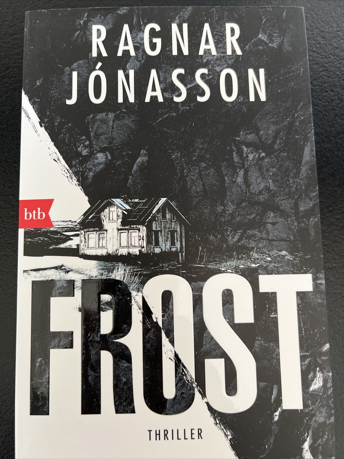 Thumbnail - Frost Von Ragnar Jónasson (2021, Taschenbuch)
