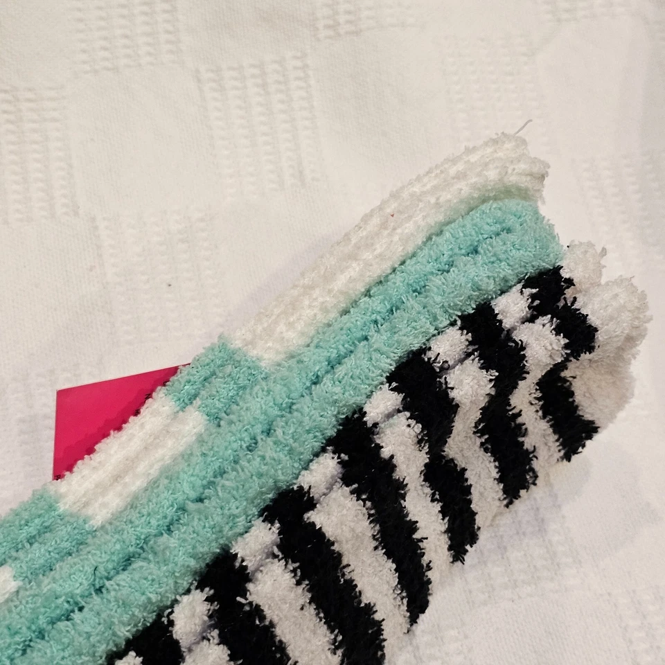 Paquete de 3 calcetines Betsey Johnson acogedores difusos bordados azules negros talla 9-11 Foto 3 de 4